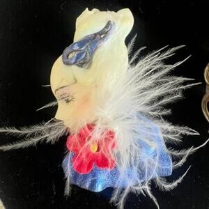 Beautiful lady feather flapper brooch